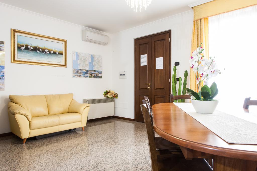 Affittacamere Acquamarina Oristano Bagian luar foto